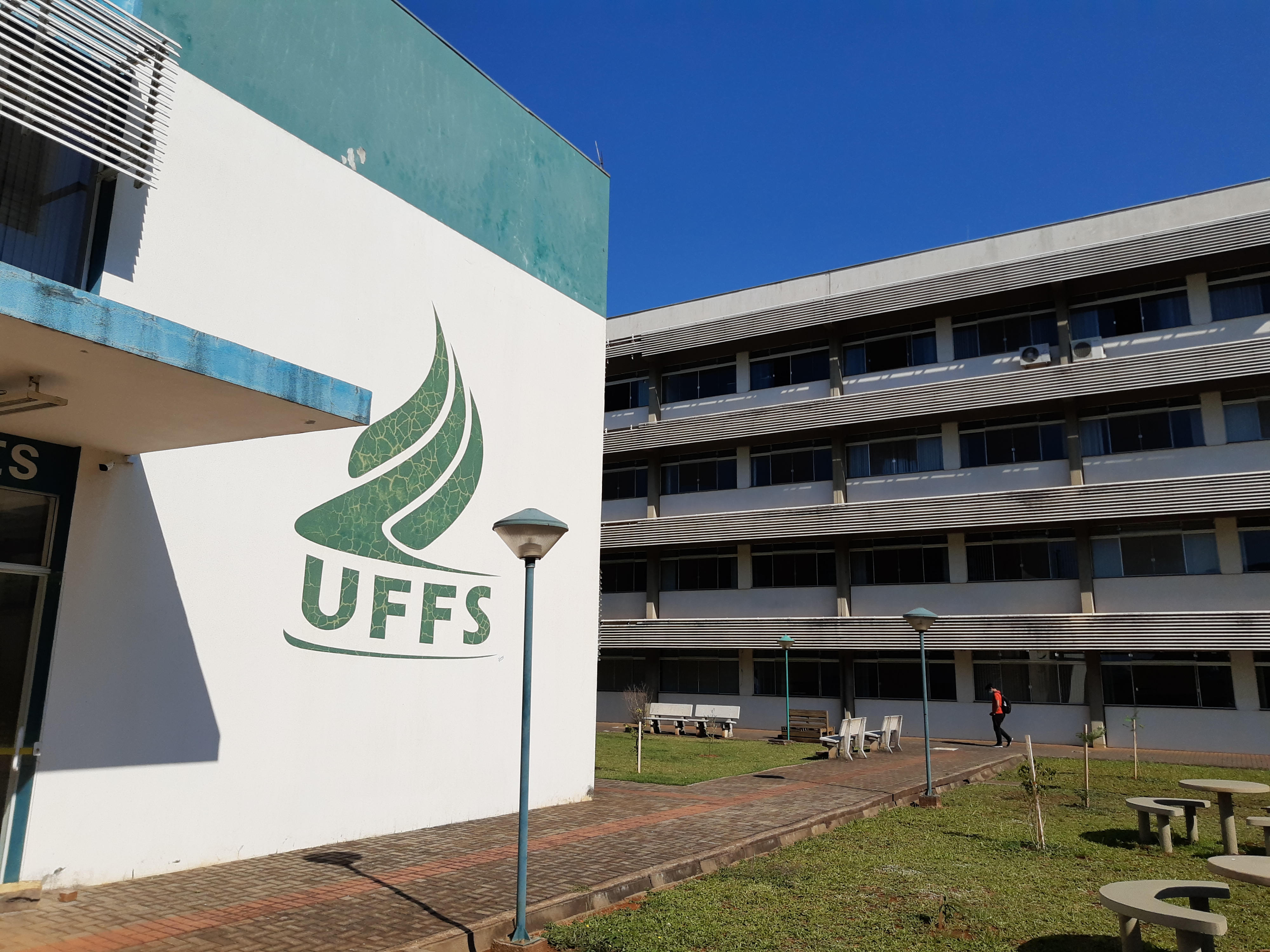 Ir para  <p><big>A Universidade Federal da Fronteira Sul (UFFS) lan&ccedil;ou processo seletivo para a contrata&ccedil;&atilde;o de dois professores substitutos para o Campus Erechim. O Edital N&ordm; 283/GR/UFFS/2022...